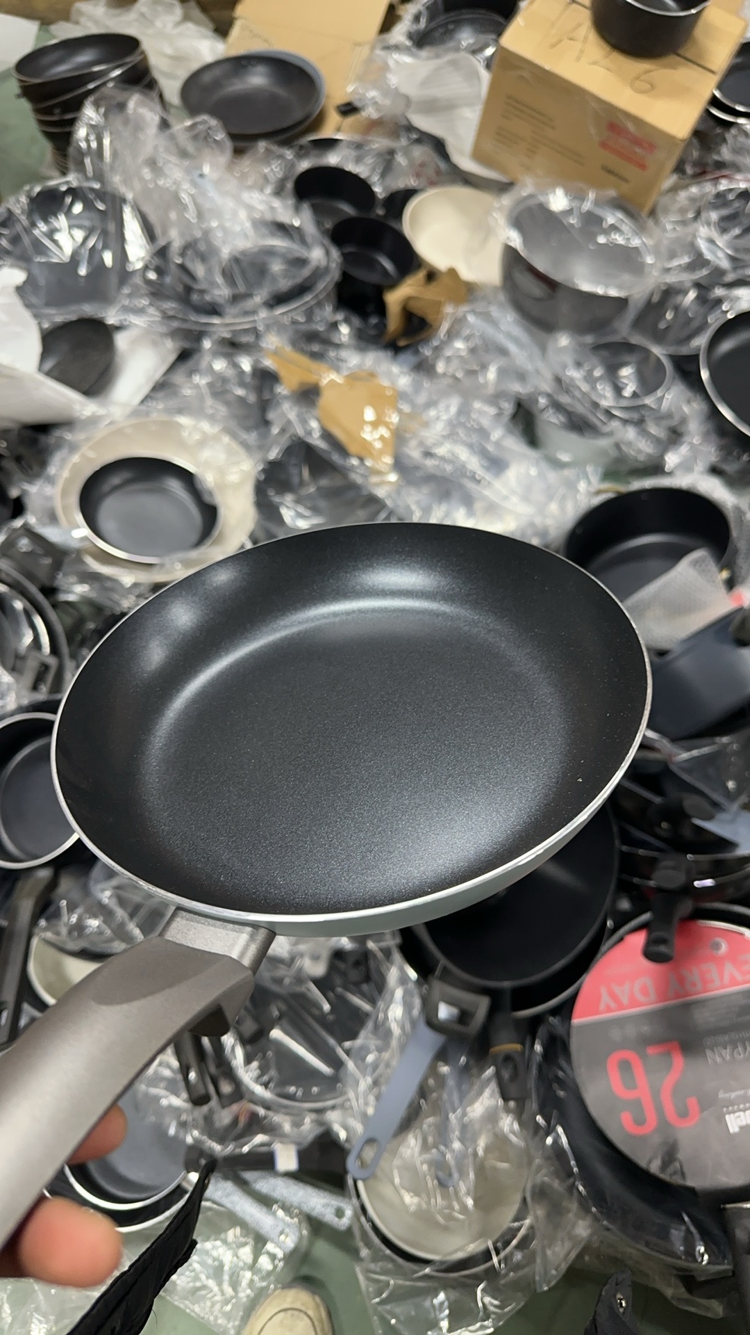 A20煎炒锅口径24cm，高度4cm,外贸尾货，介意勿拍，