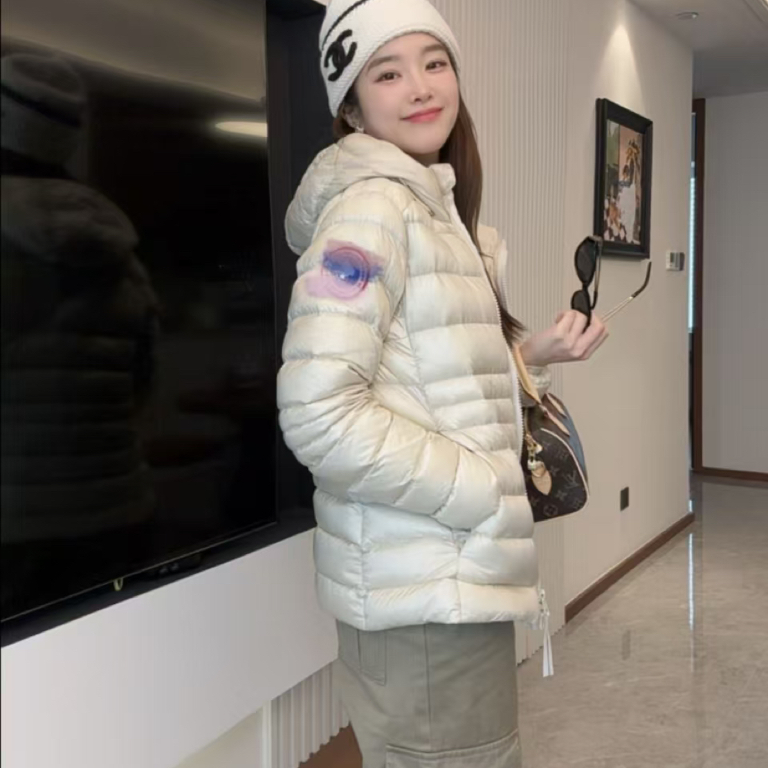 最新～男女同款连帽轻薄羽绒服外套90白鸭绒MM