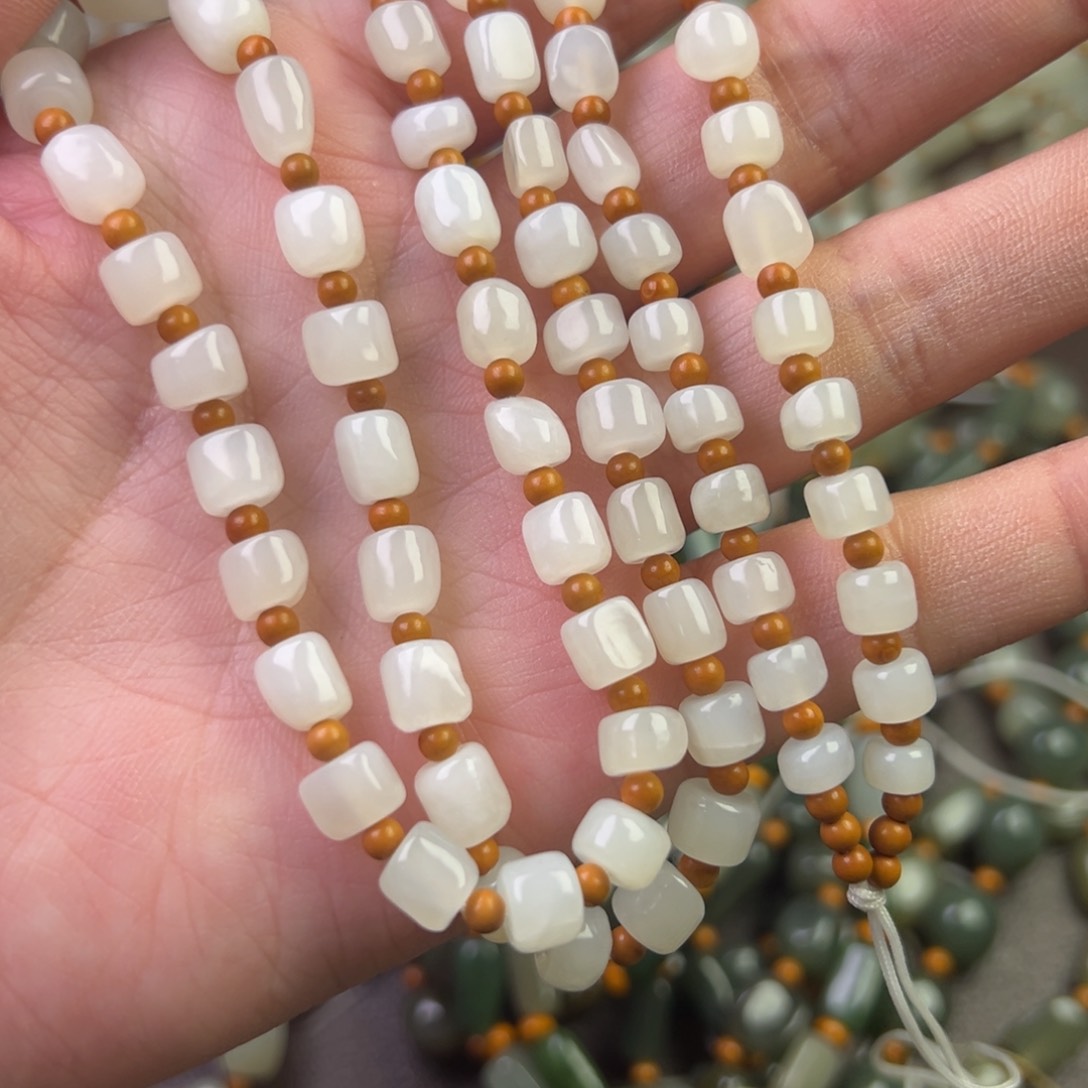 和田玉颈饰未镶嵌