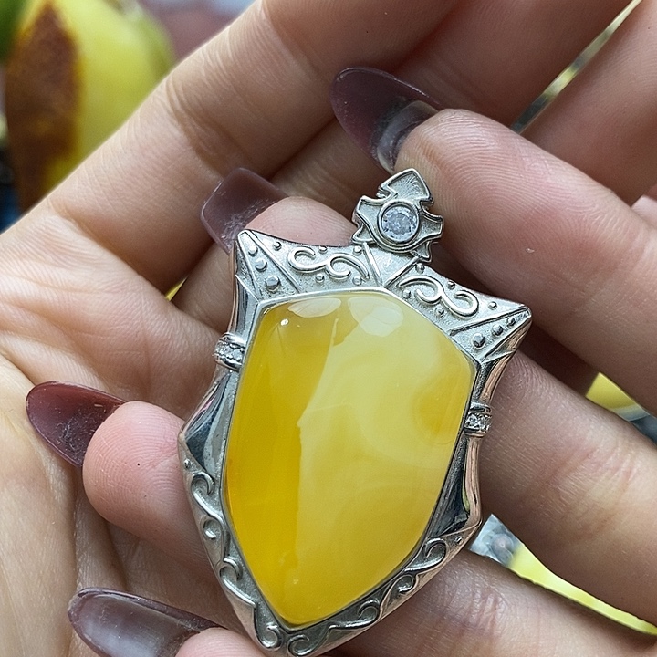 琥珀颈饰未镶嵌吊坠