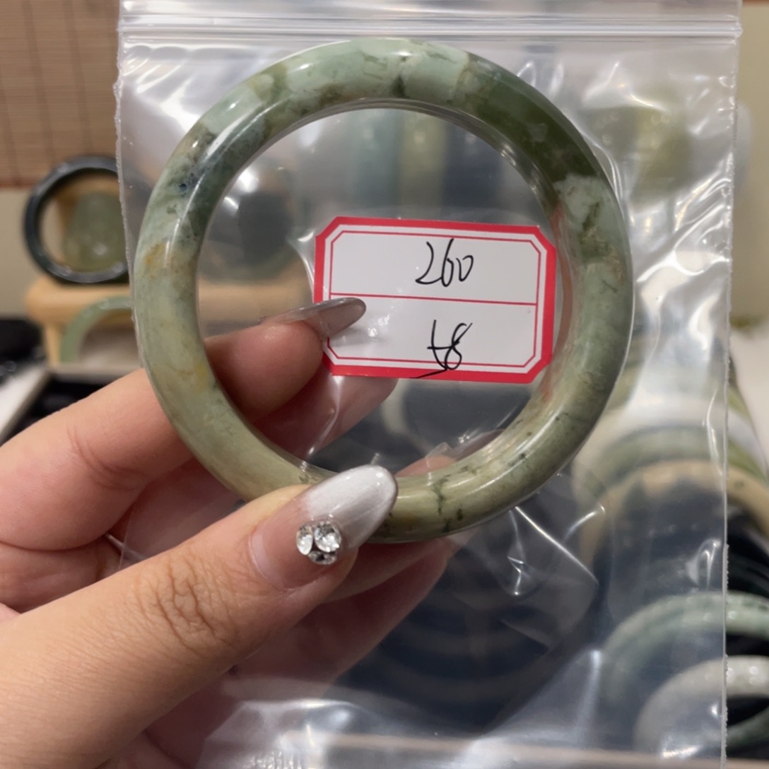 蛇纹石玉手镯未镶嵌