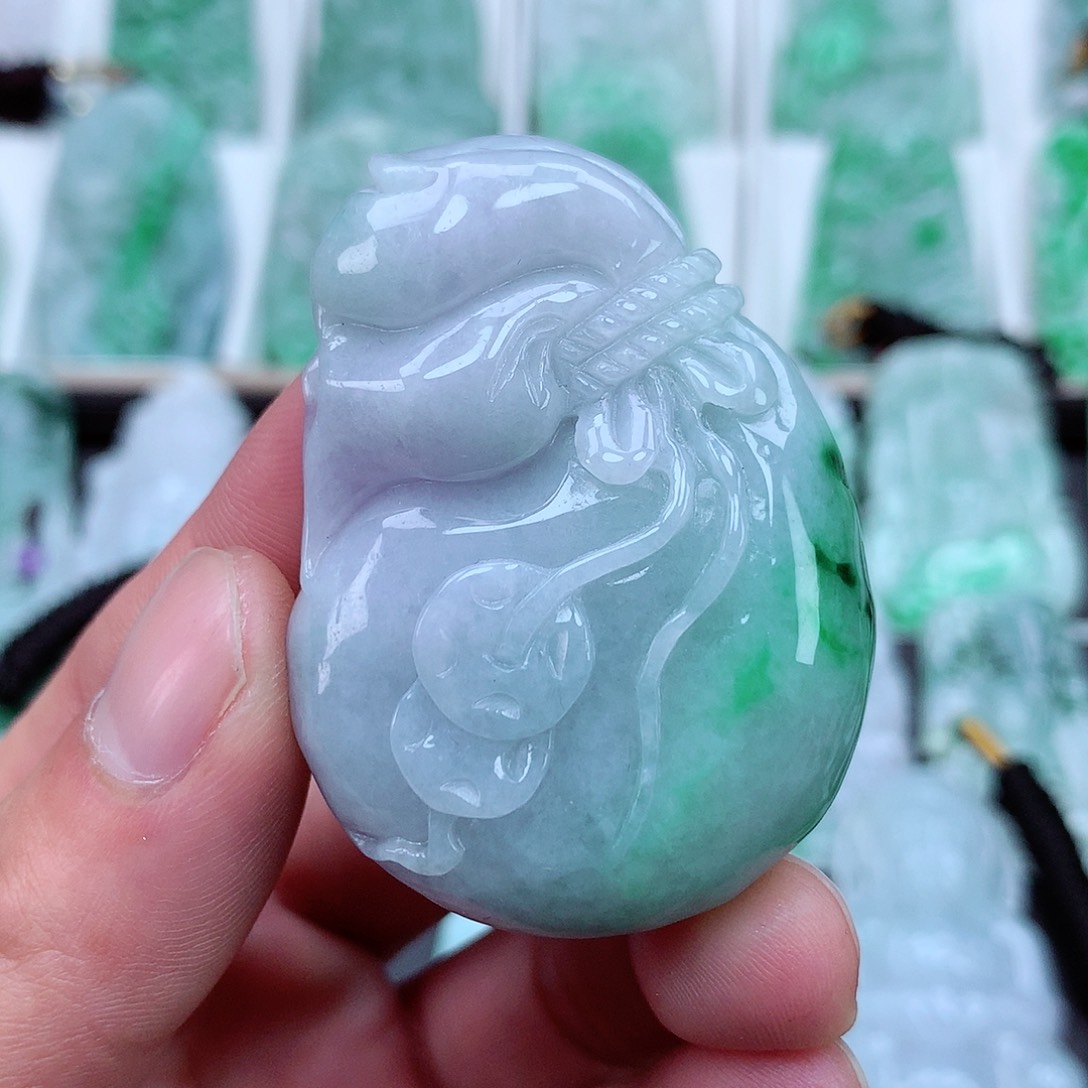 翡翠颈饰未镶嵌翡翠吊坠