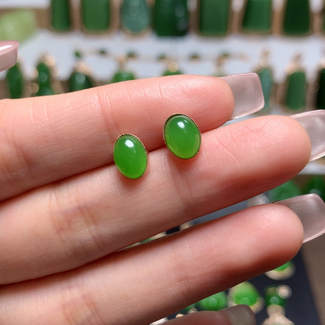 和田玉（碧玉）耳钉18K金镶嵌