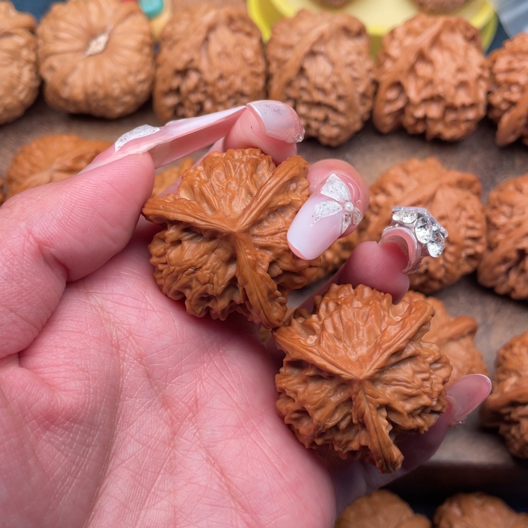 登***啦文玩核桃把件全品三棱38