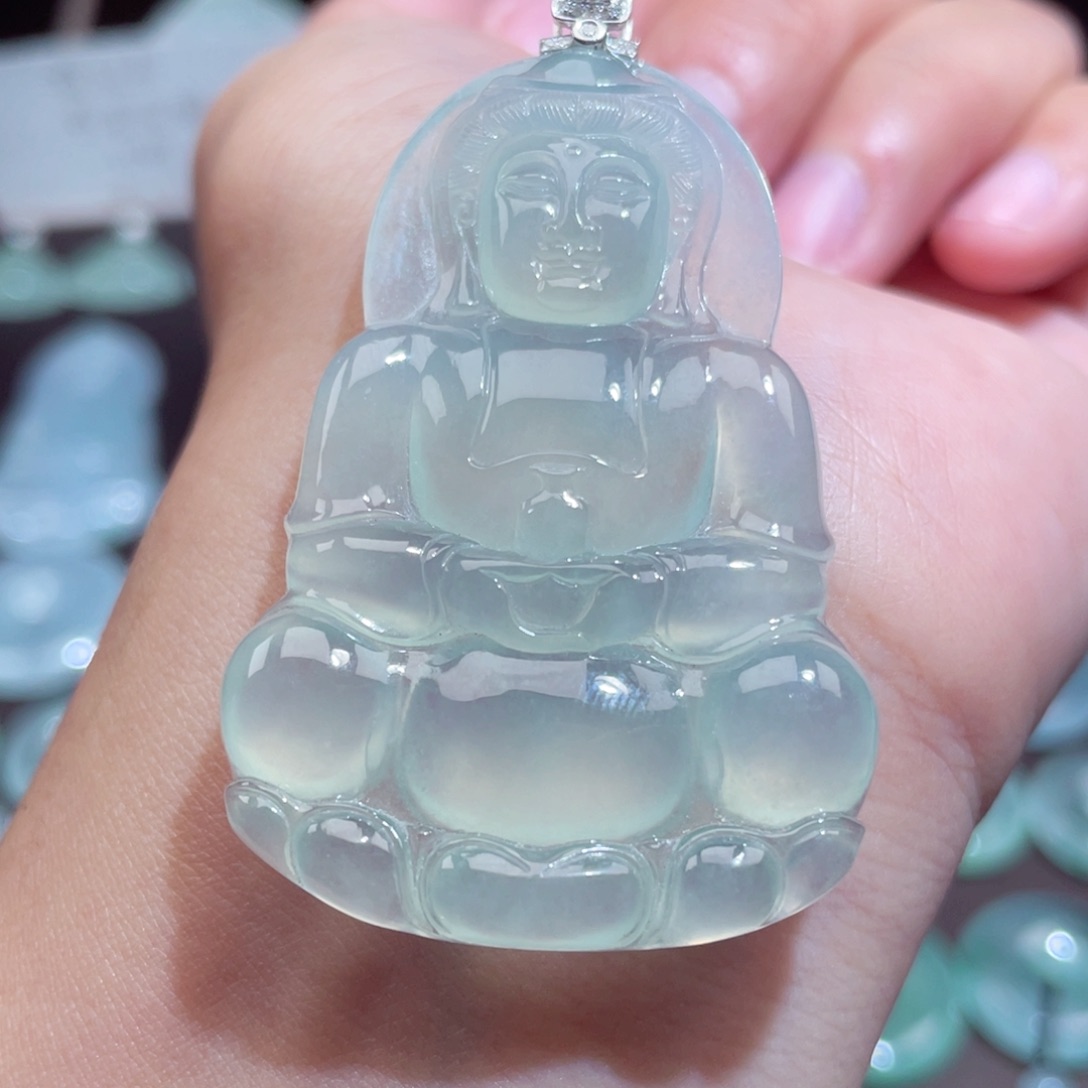 颈饰18K金镶嵌翡翠观音