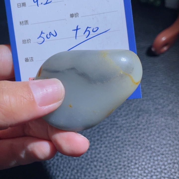 颈饰未镶嵌和田玉?