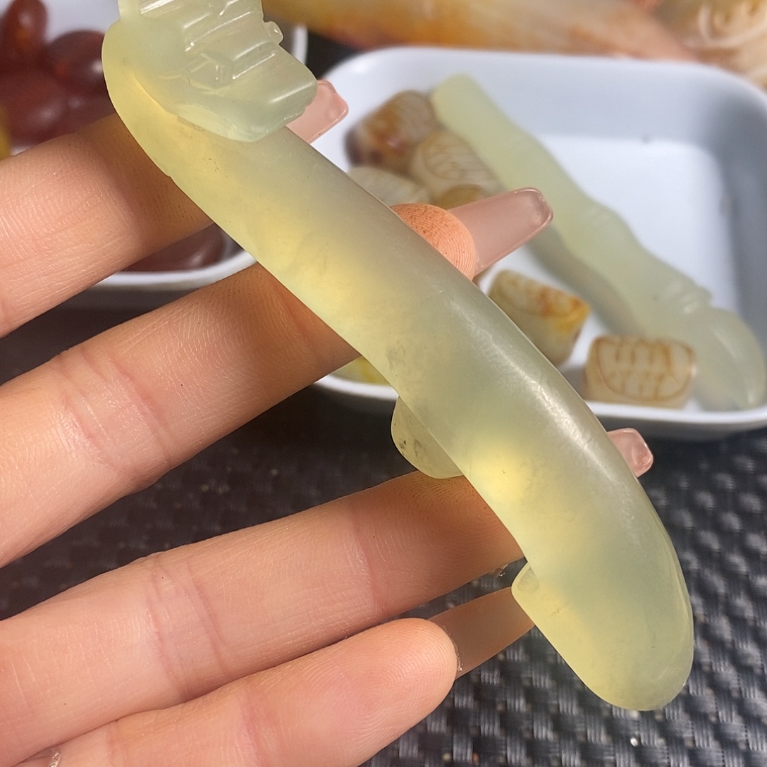 岫玉未镶嵌珠宝奇石