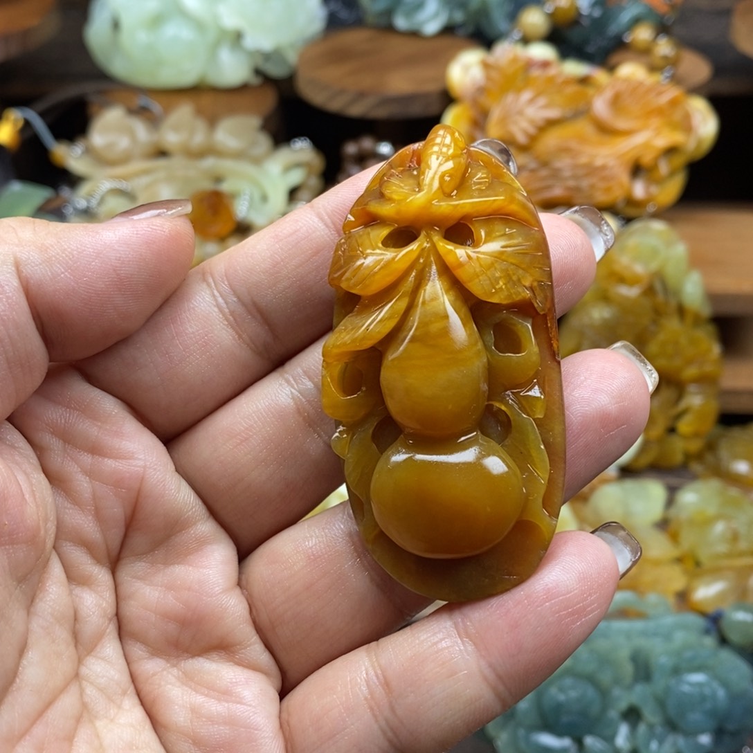 蛇纹石玉未镶嵌吊坠(赠链)