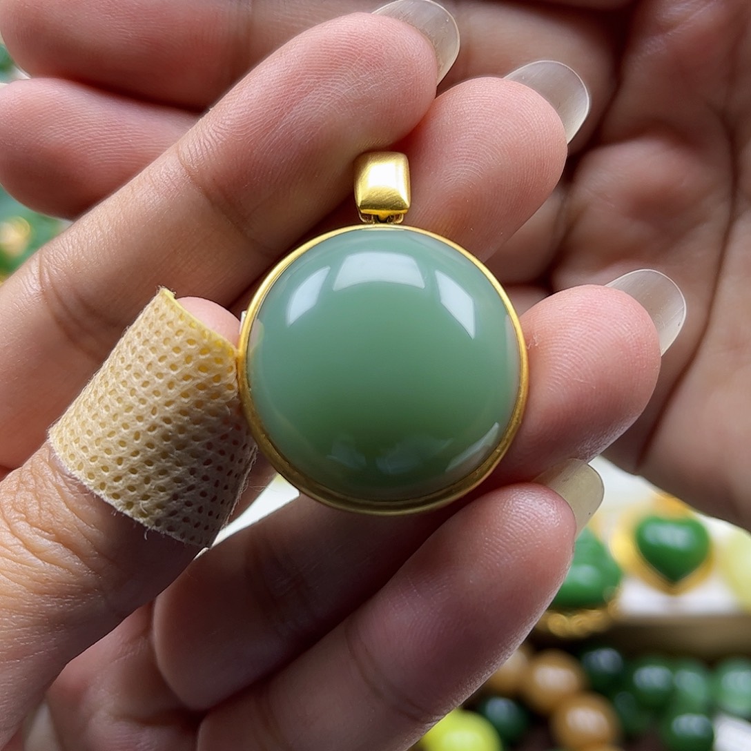 和田玉（碧玉）18K金镶嵌颈饰