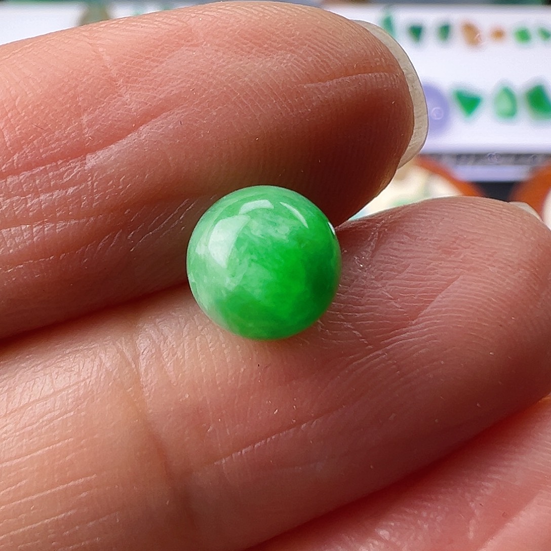 晏***翡翠散珠翡翠辣绿圆珠卡7.1