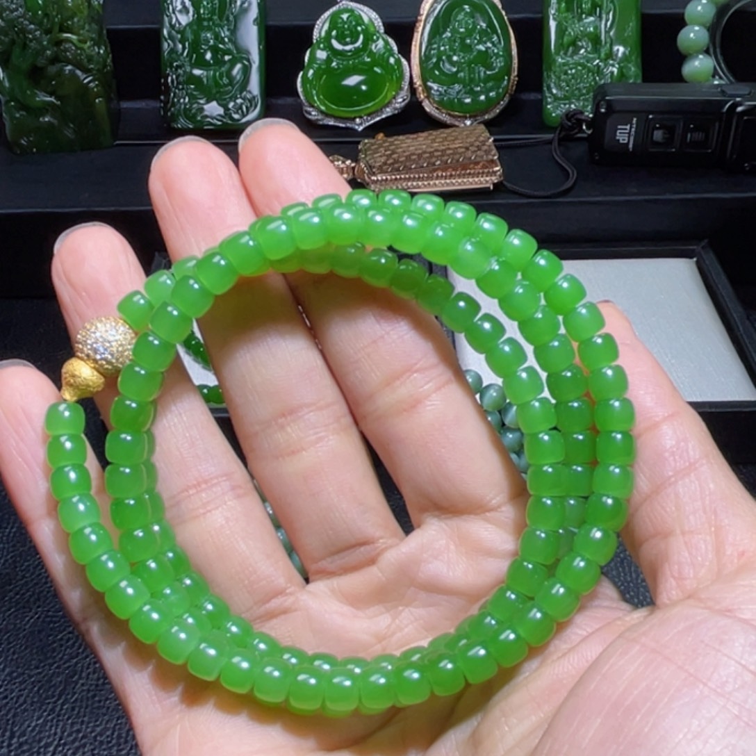 用***8和田玉未镶嵌挂件