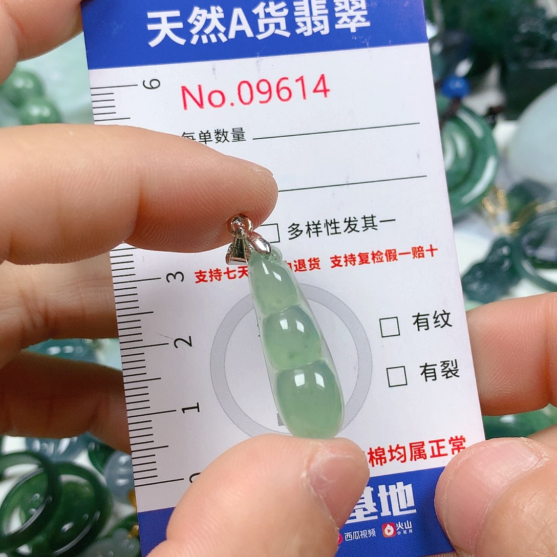 翡翠颈饰未镶嵌天然翡翠