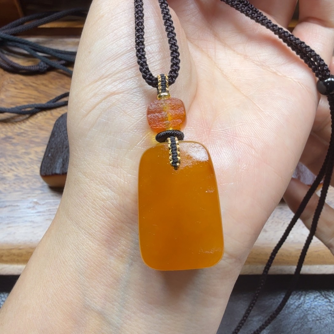 琥珀未镶嵌吊坠(赠链)