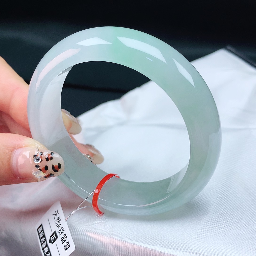 翡翠手镯未镶嵌52轮胎