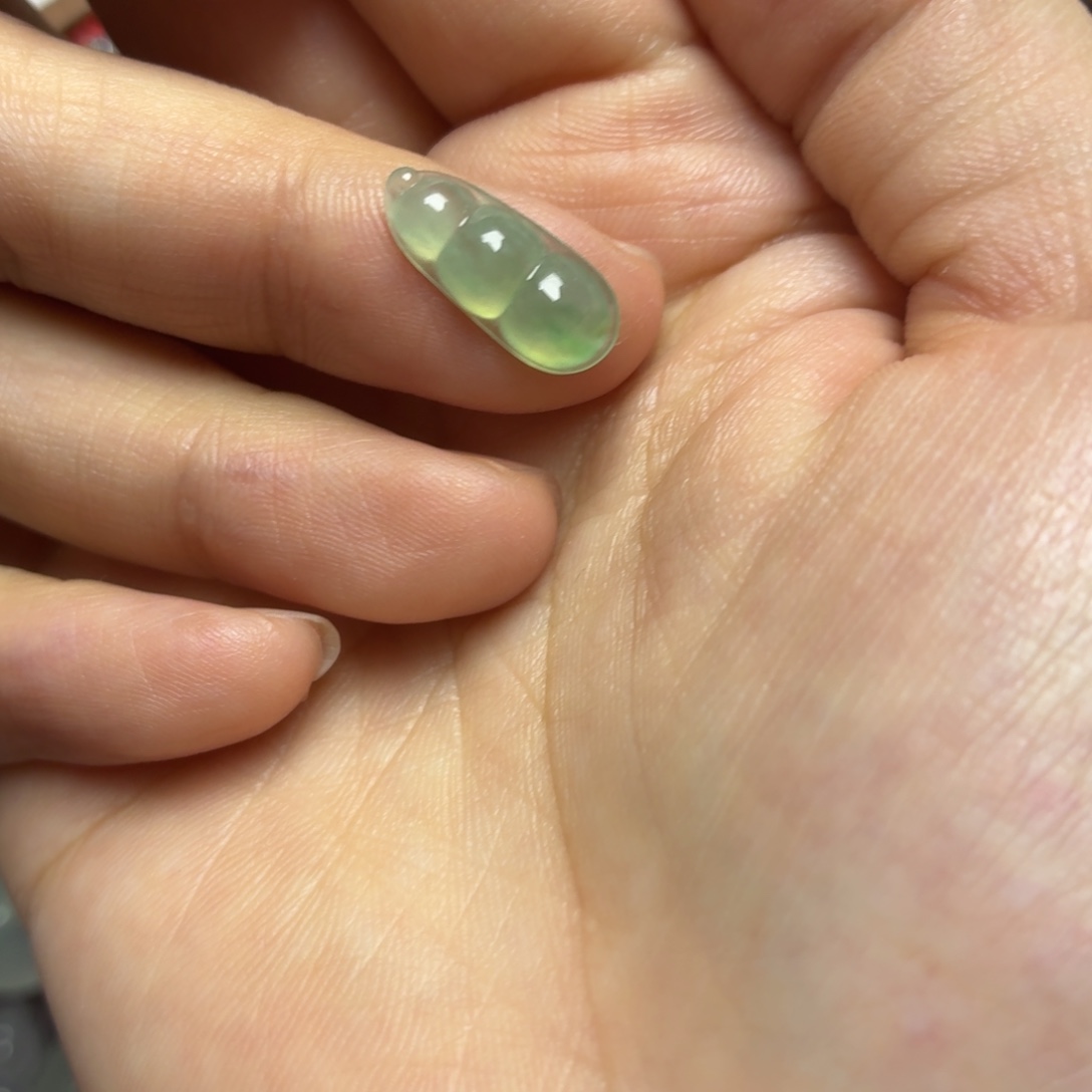 翡翠未镶嵌颈饰绿豆