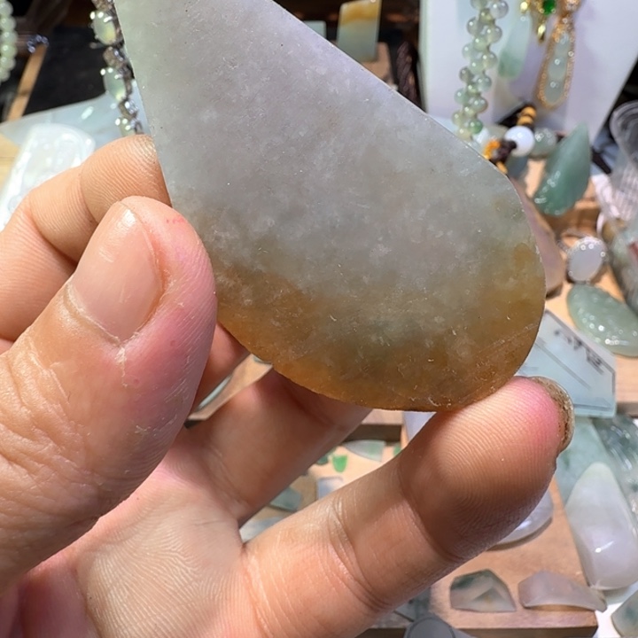 翡翠未镶嵌颈饰天然缅甸翡翠边角料