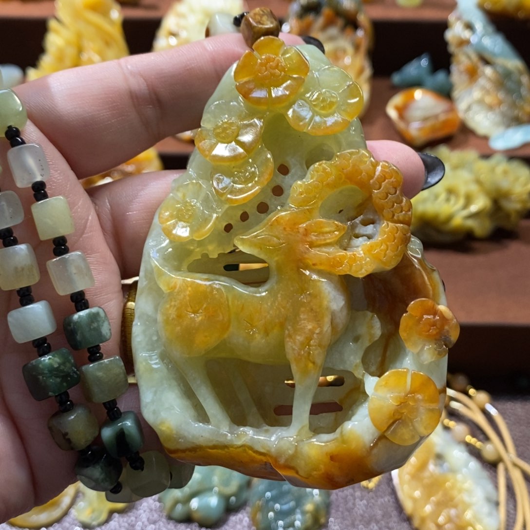蛇纹石玉未镶嵌颈饰