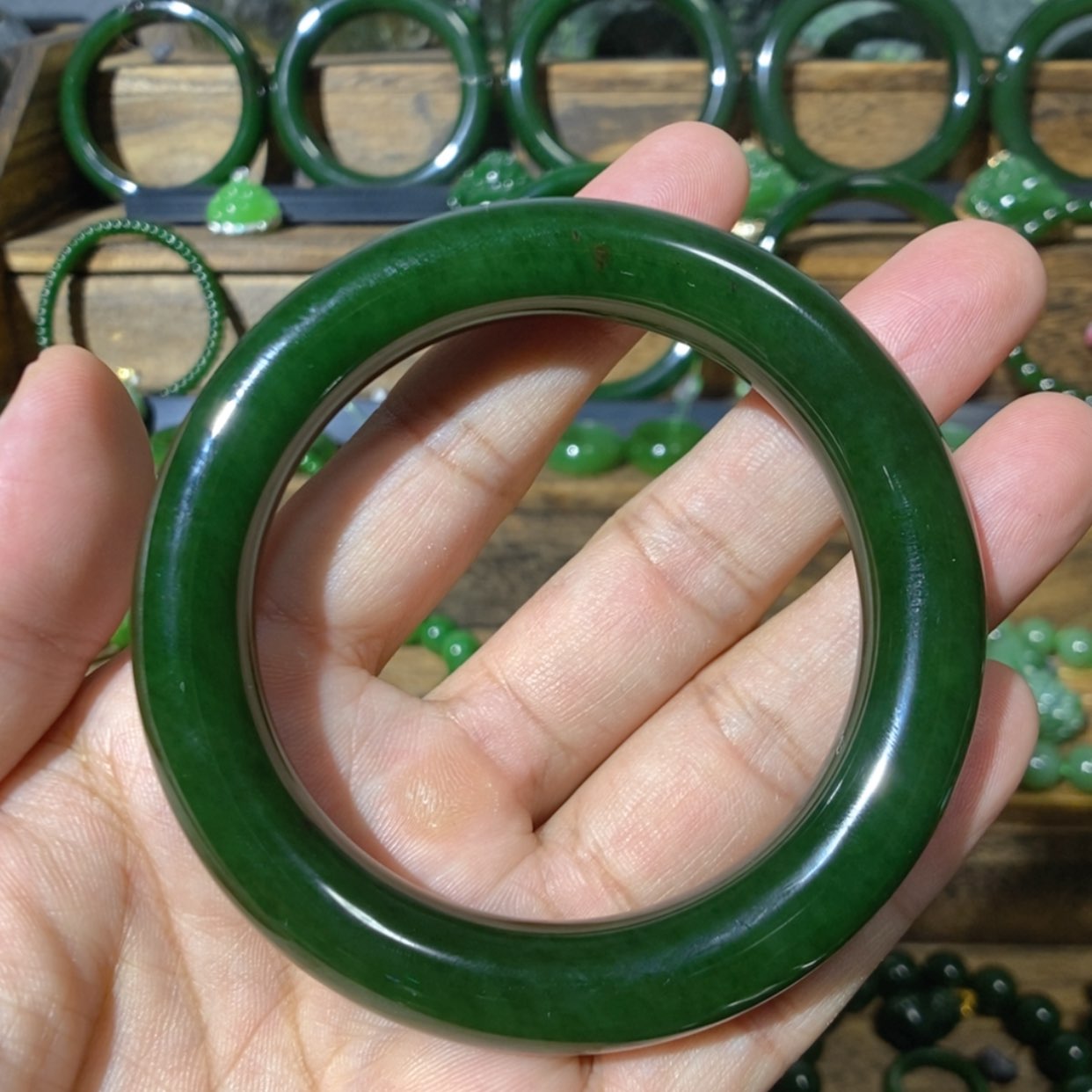 【闪购商品】吊坠(不含链)未镶嵌和田玉花*俄七菠菜绿手镯56.6