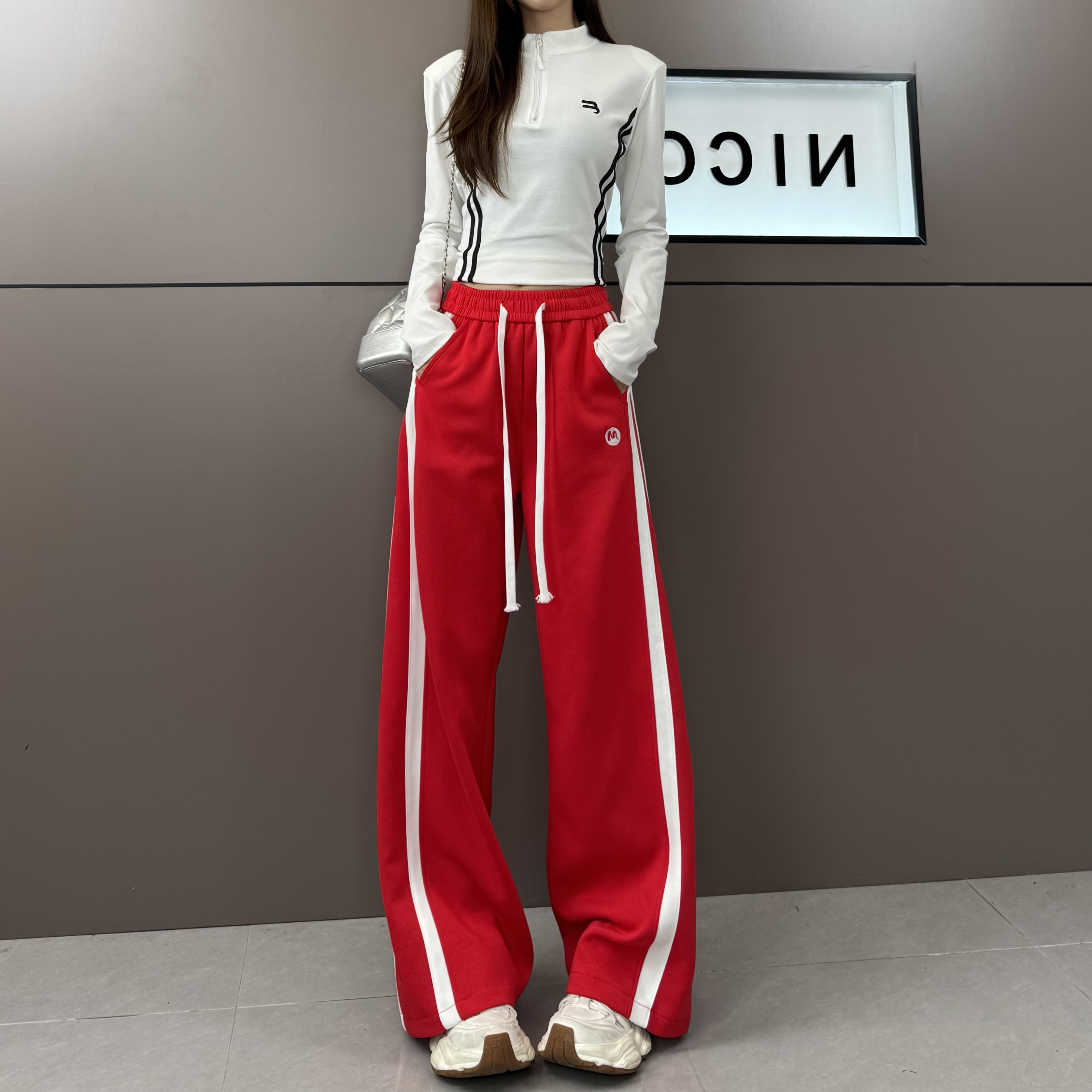 2025年春季学院风重工刺绣学院风简约时尚炸街直筒阔腿休闲裤7817