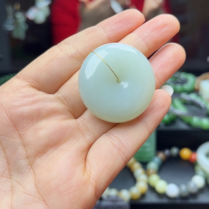 小****和田玉未镶嵌颈饰