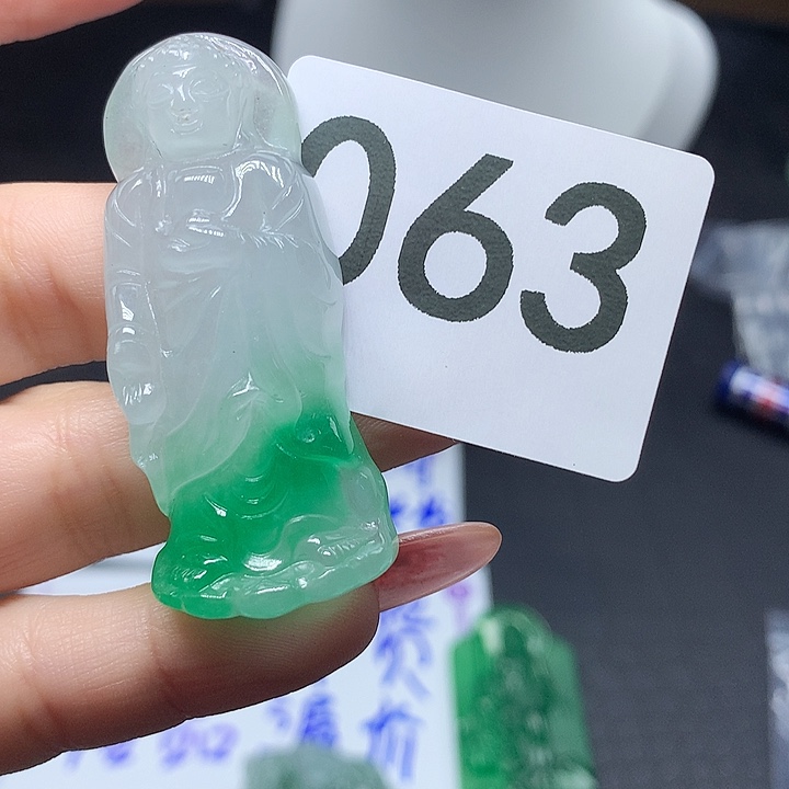 翡翠吊坠(赠链)未镶嵌