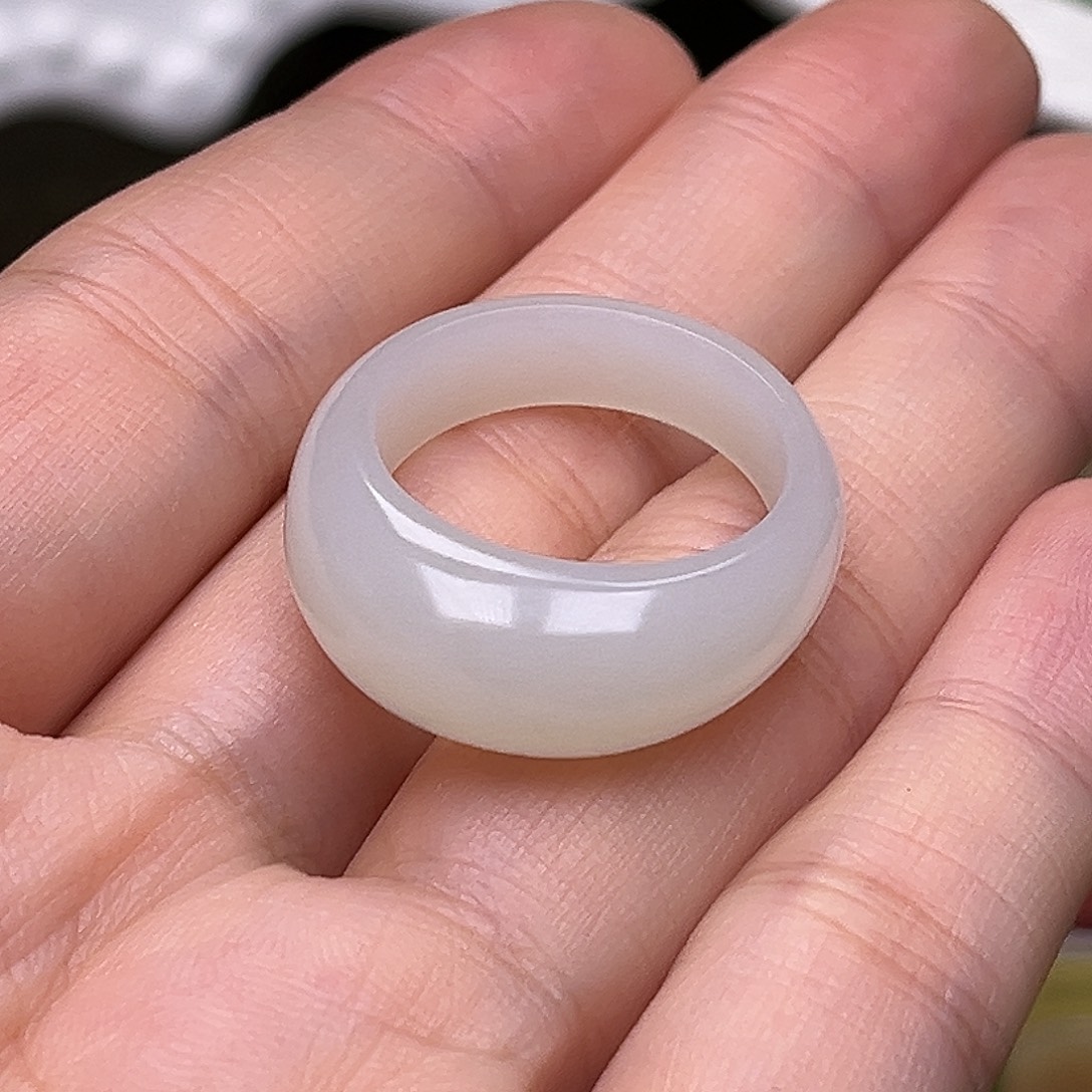 星***两和田玉未镶嵌戒指