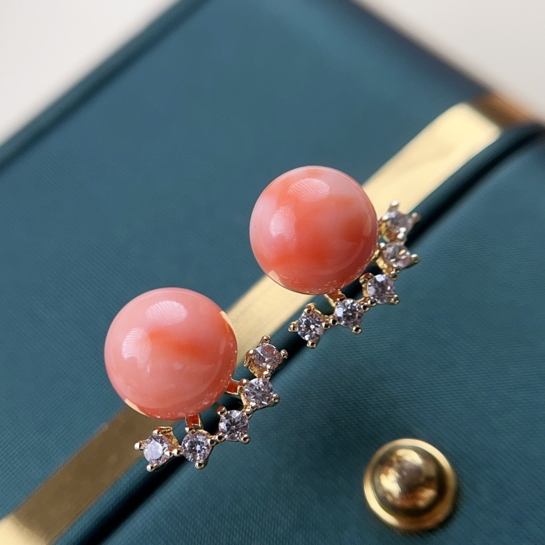 纯天然粉珊瑚圆珠耳钉