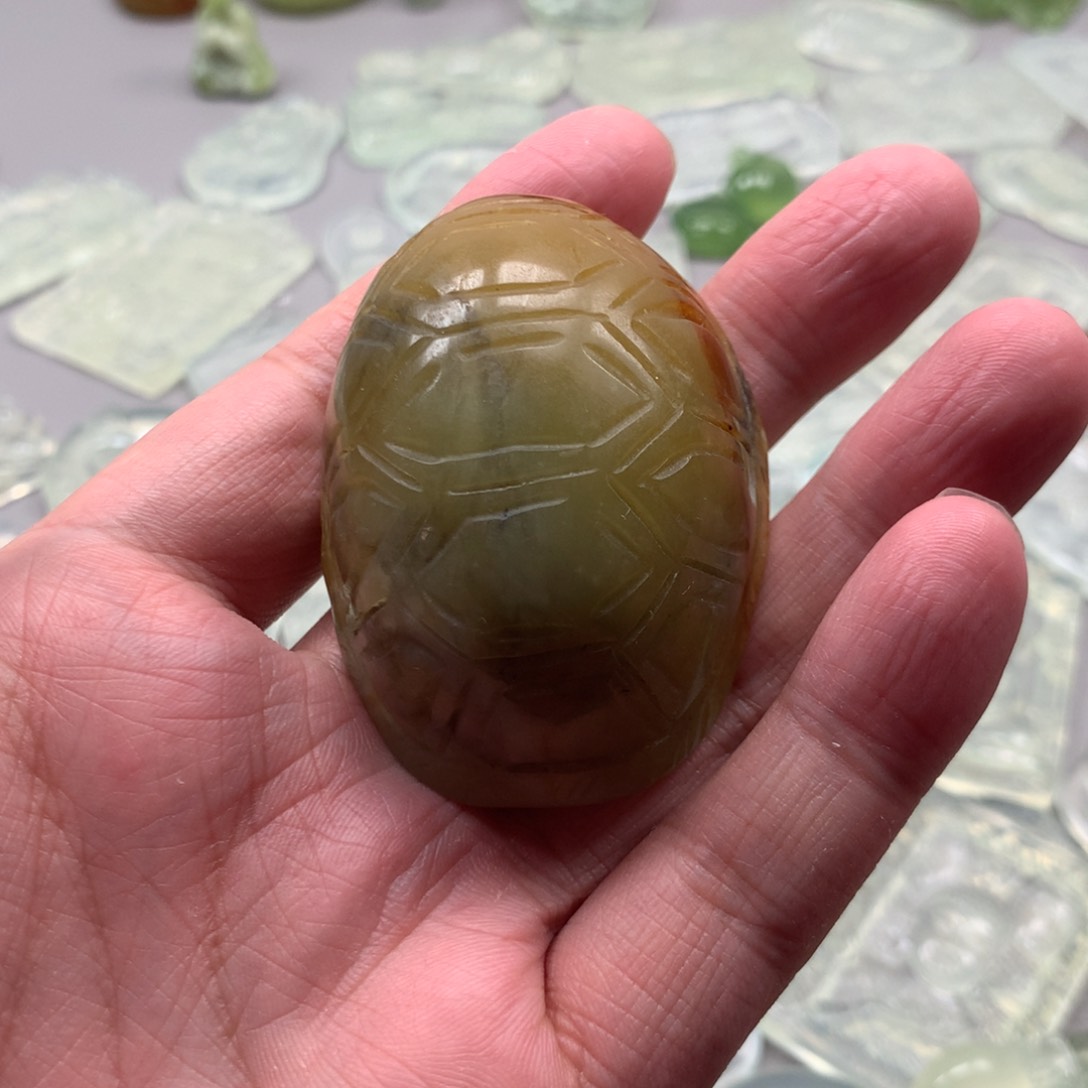 蛇纹石玉颈饰未镶嵌