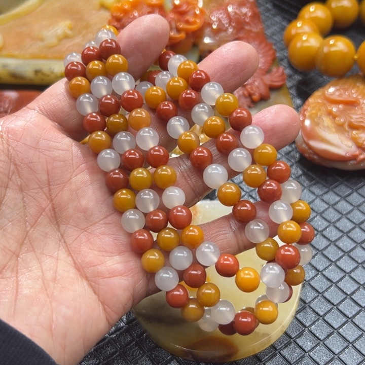 石英质玉（黄龙玉）颈饰未镶嵌