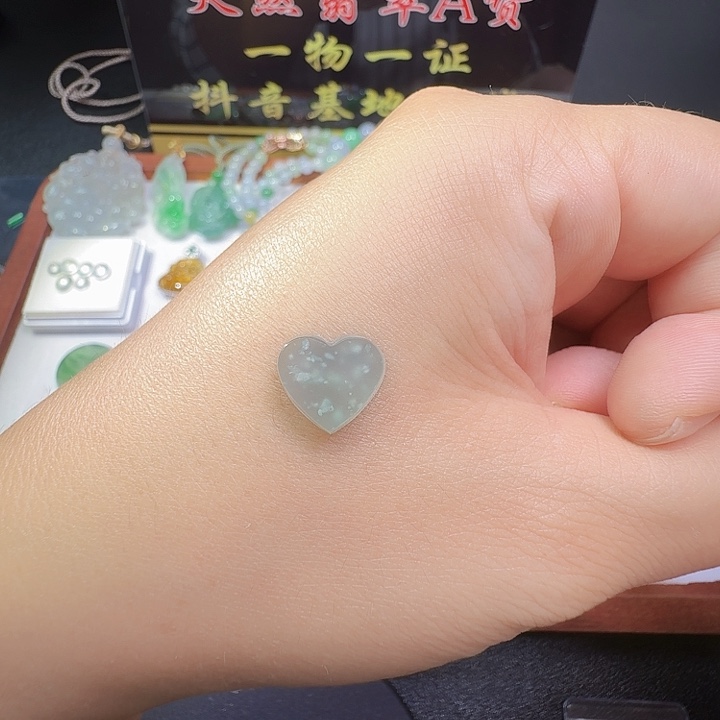 定制翡翠未镶嵌爱心