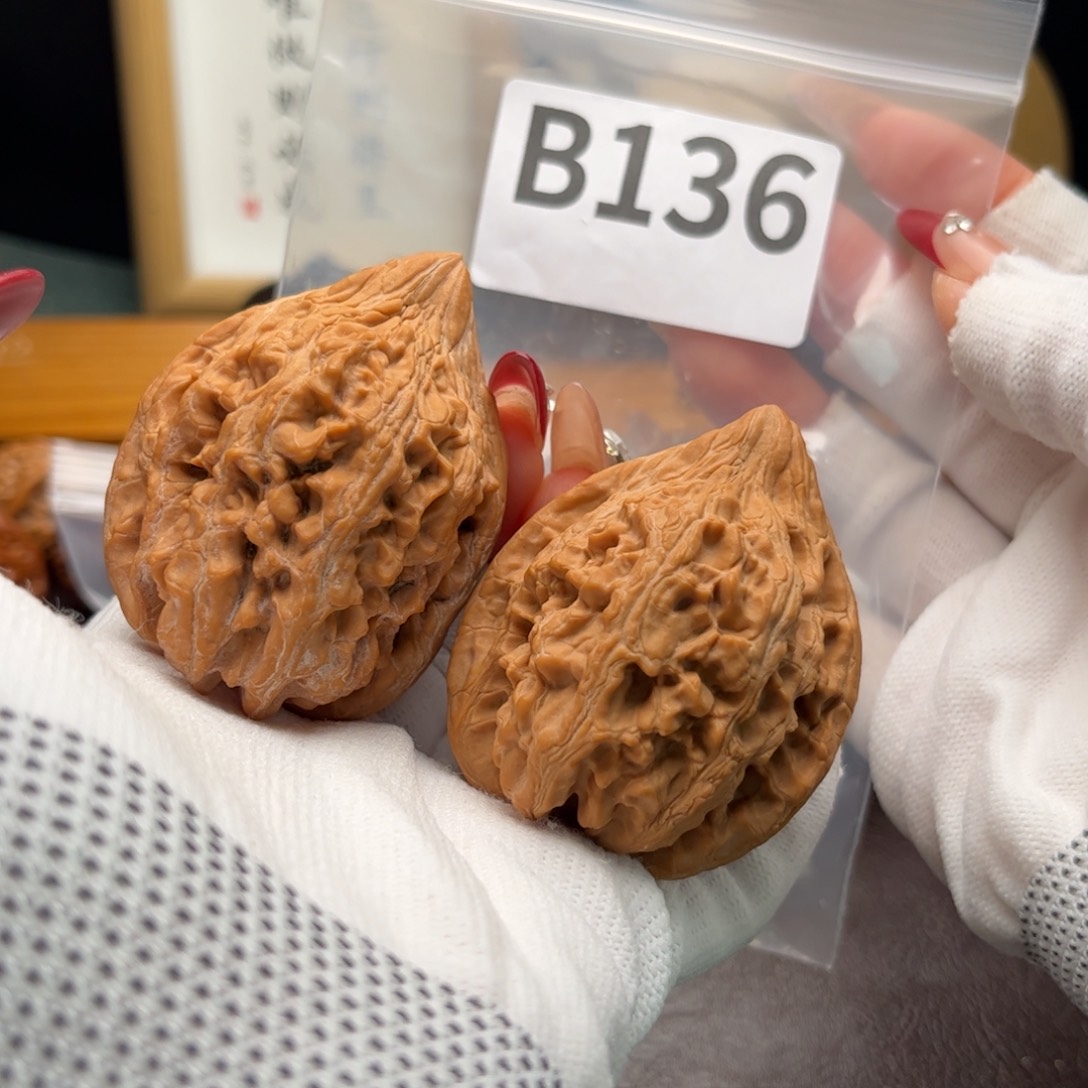 文玩核桃把件44大沽石b 136