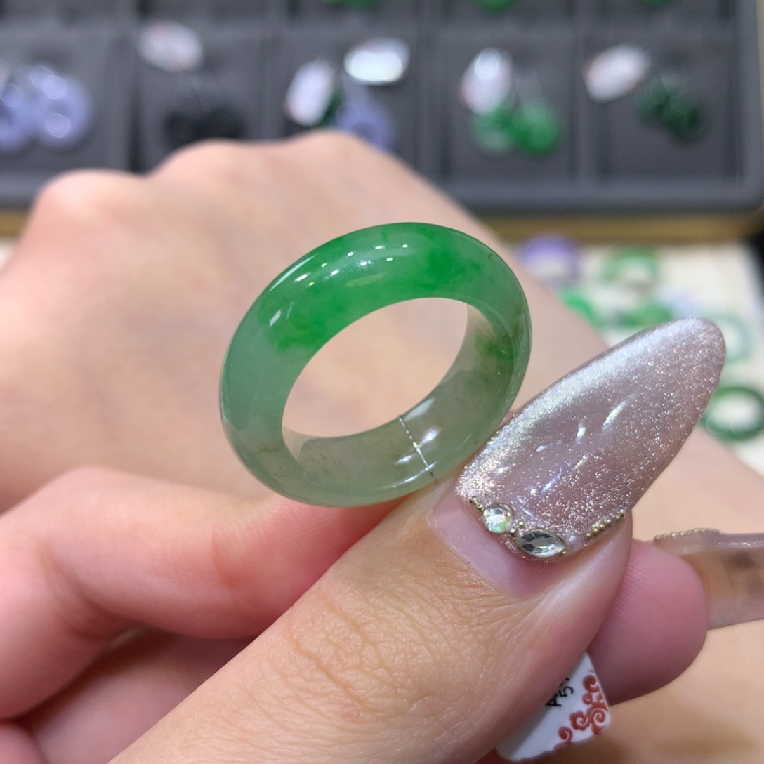 翡翠戒指未镶嵌阳绿