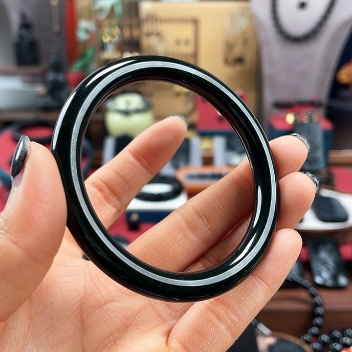 和田玉手镯未镶嵌青玉