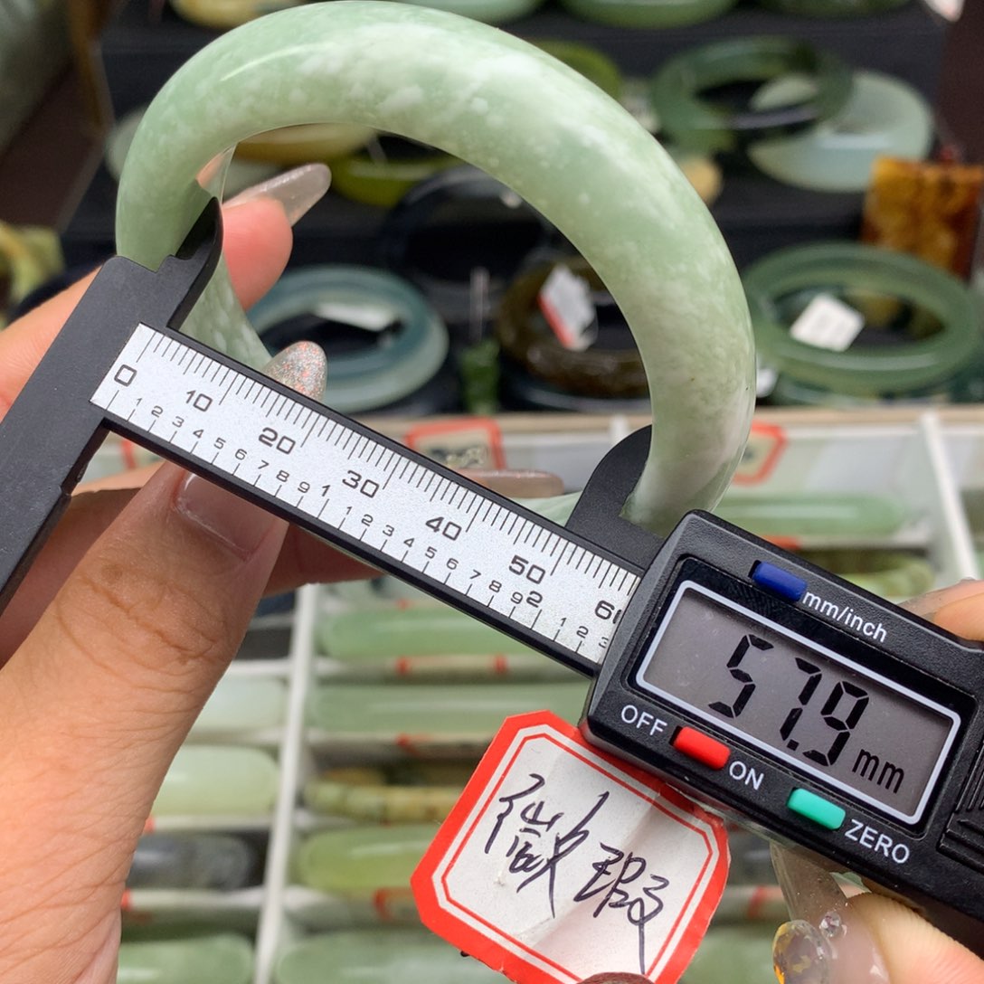 蛇纹石玉未镶嵌手镯888