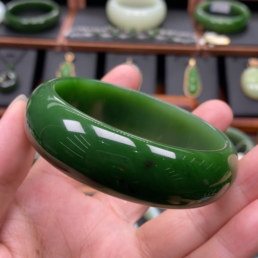 和田玉（碧玉）未镶嵌手镯