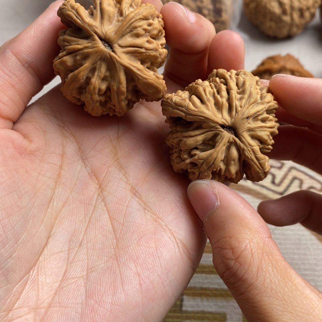 文玩核桃吊坠白*黑虎头