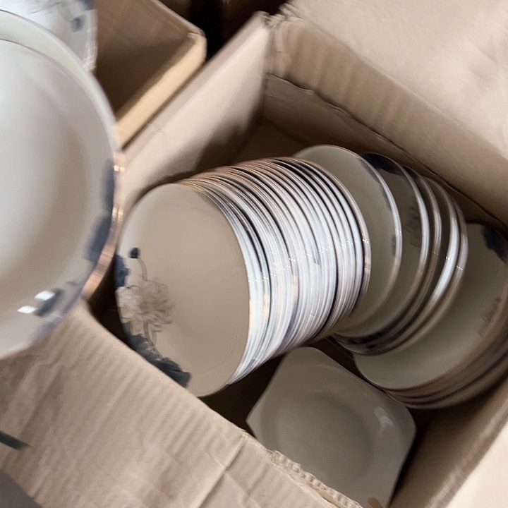 微瑕介意勿拍不退不换 荷花圆盘6只