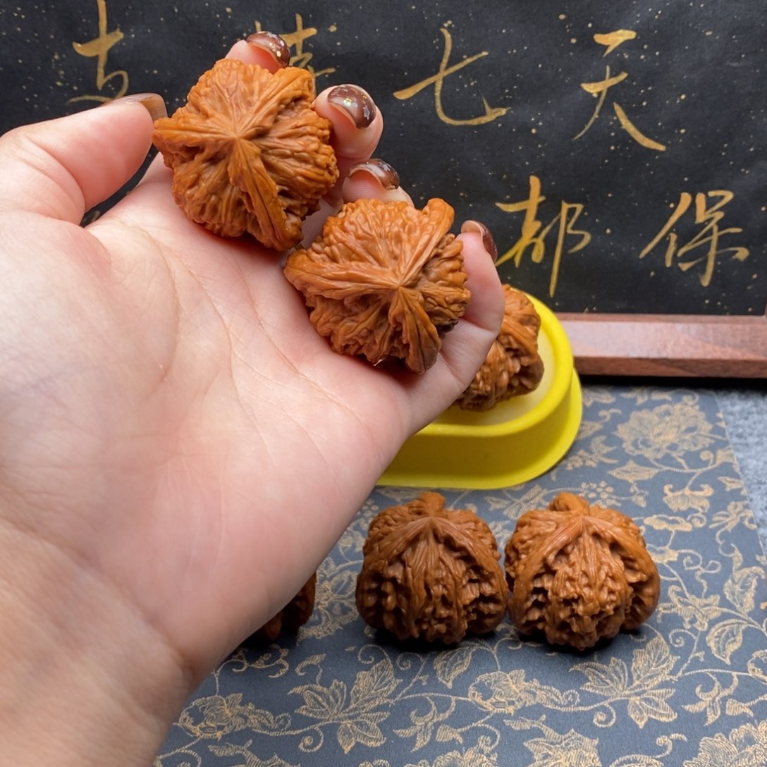 吊坠文玩核桃?*?白狮子