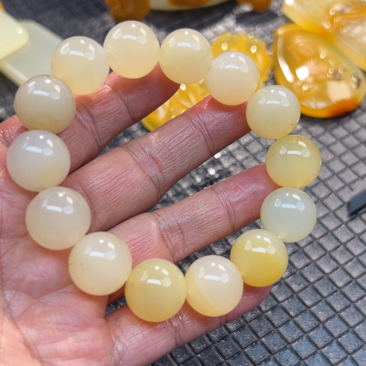 石英质玉（黄龙玉）颈饰未镶嵌