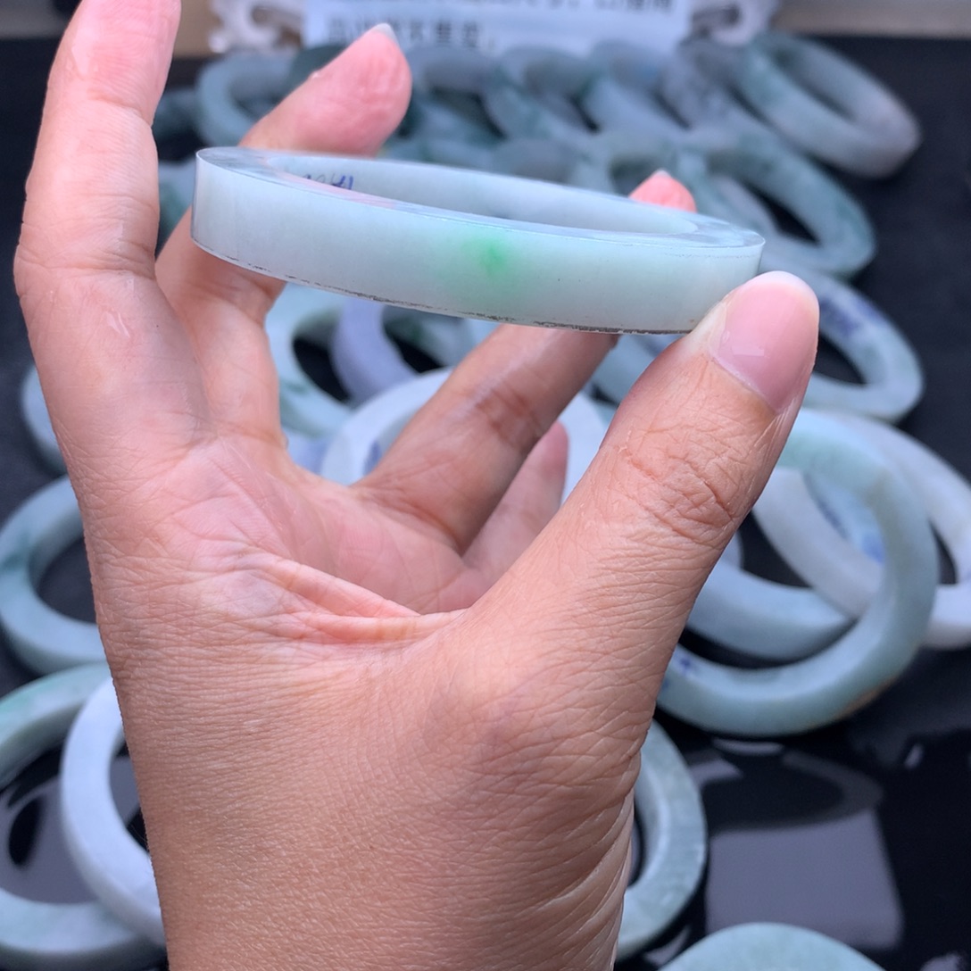 未镶嵌手镯定制翡翠