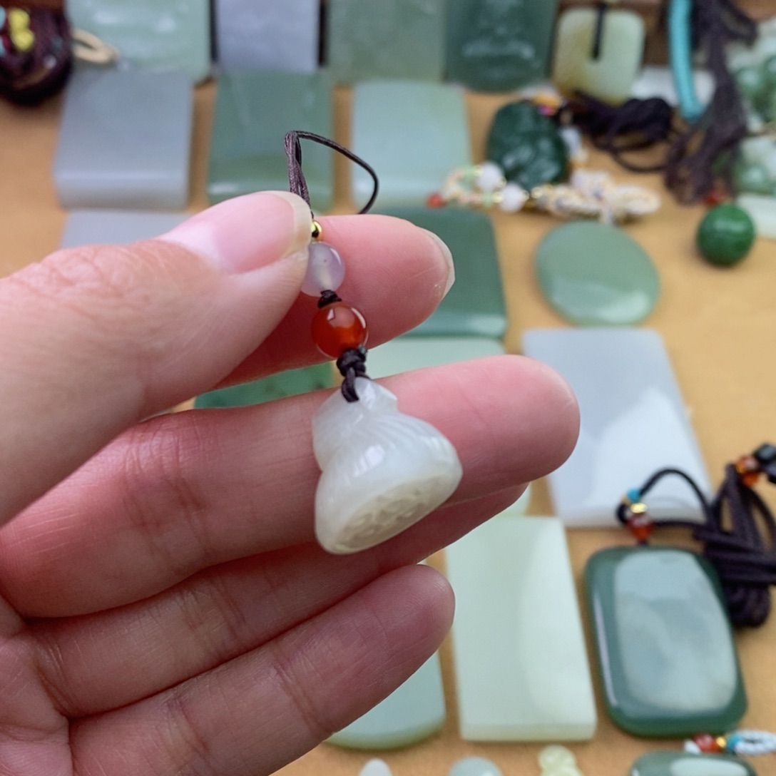 和田玉颈饰未镶嵌