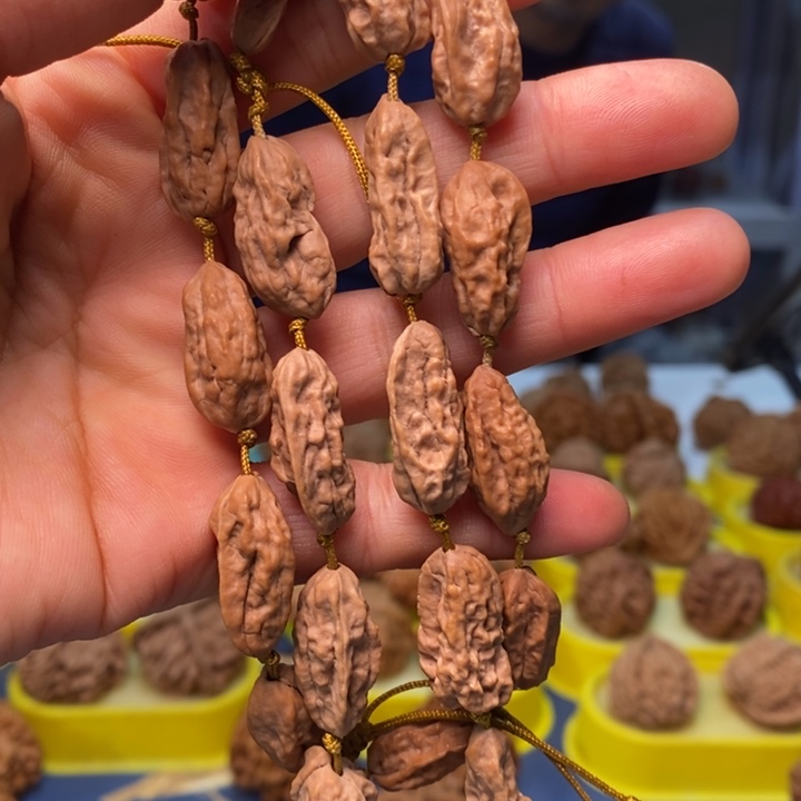 文玩核桃吊坠文玩核桃葡萄干手串