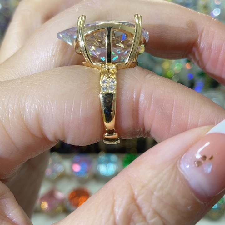 66锆石（处理）绿色戒指吊坠四草托吊坠