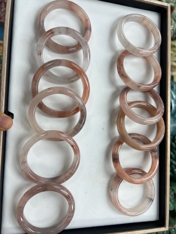 天然玉石新疆金丝玉桃花酿手镯多样性发一