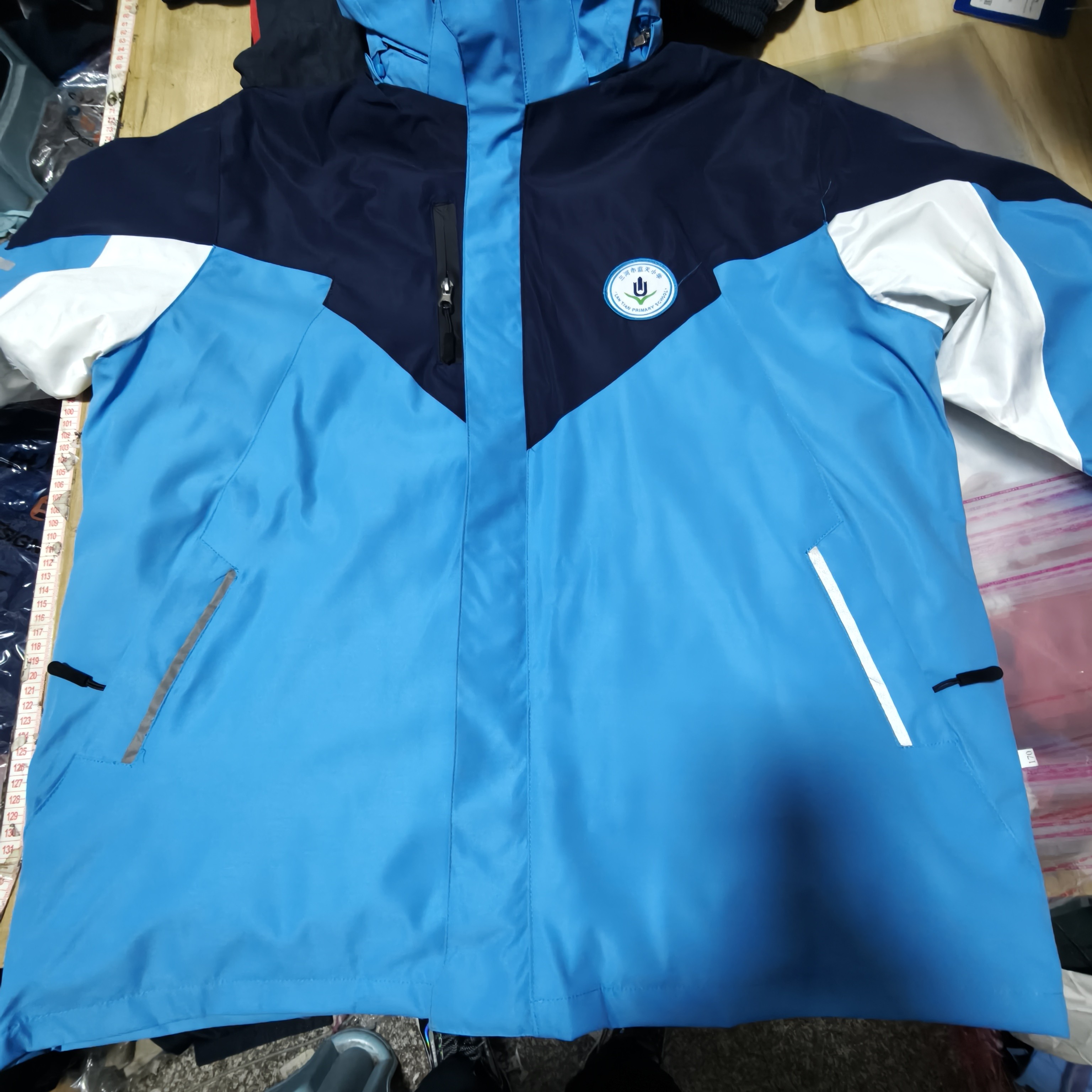 蓝白相间加绒加厚秋冬款学生校服冲锋衣（微染色）