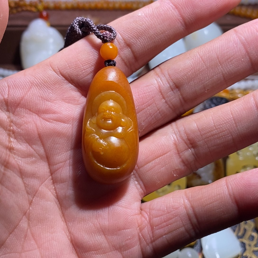 小***曾和田玉未镶嵌颈饰