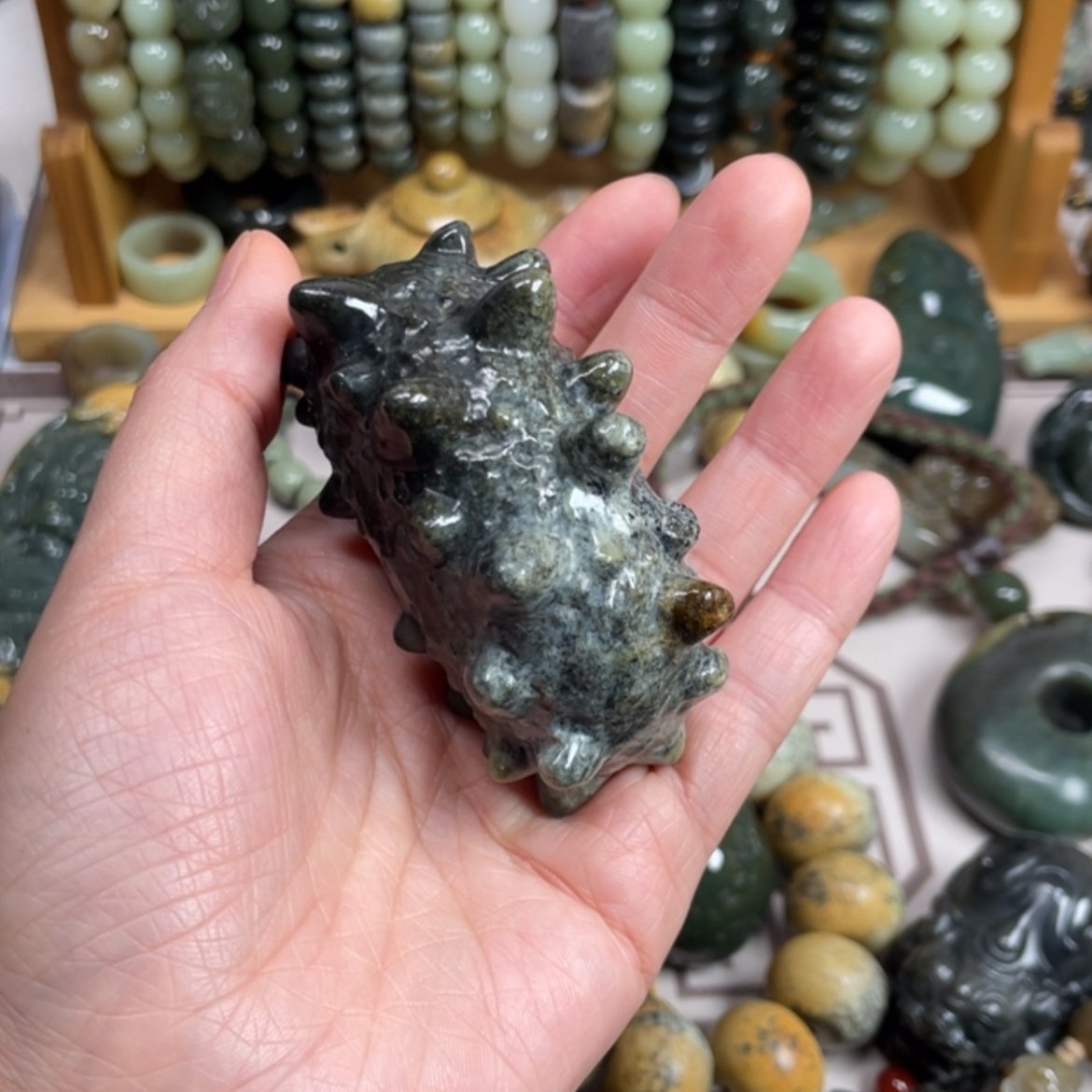 【闪购商品】未镶嵌岫岩河磨玉（透闪石质玉）把件一***?