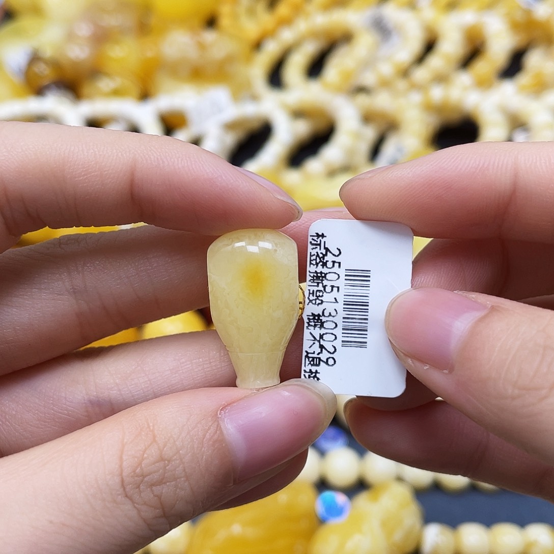 未镶嵌蜜蜡裸石沁色三通13✖️11✖️23mm