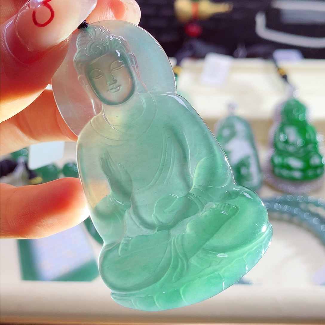 翡翠颈饰未镶嵌天然