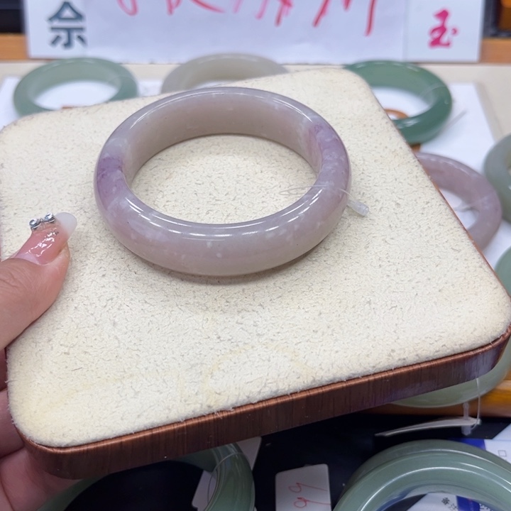 未镶嵌手镯石英质玉⭐*?